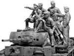 Master Box 1/35 Rommel and German Tank Crew DAK (MB3561) - Image 8