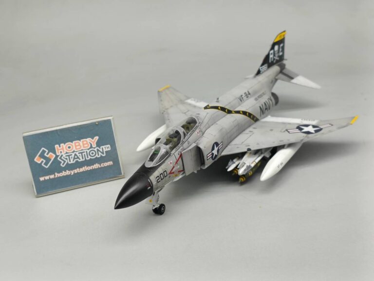 ผลงานรับประกอบทำสีโมเดลเครื่องบิน 1/72 F-4 Phantom II U.S. Navy VF-84 Jolly Rogers โดย Hobby Stationth