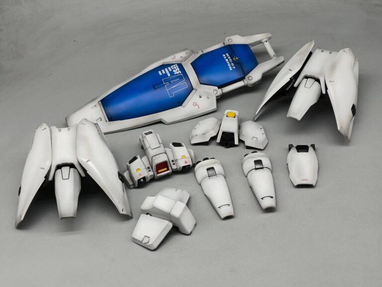 ชิ้นส่วน องค์ประกอบของ Gunpla ที่ทำสีใหม่พร้อมทำคราบให้สมจริงด้วยทีมงานมืออาชีพ