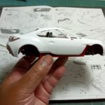 ประกอบบอดี้กับตัวถังของโมเดลรถยนต์ Tamiya 1/24 Toyota GR86 เข้าด้วยกัน บริการรับประกอบโมเดลรถยนต์ด้วยโมเดลเลอร์มืออาชีพ
