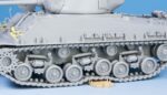 Rye Field Model 1/35 Sherman M4A3E8 w/workable track links (RFM5028) - RFM5028