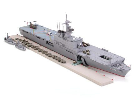 Tamiya 1/700 LST 4002 Shimokita (TA31006) - TA31006