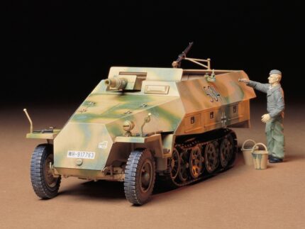 Tamiya 1/35 Sd.Kfz.251/9 Ausf.D Kanonenwagen (TA35147) - TA35147