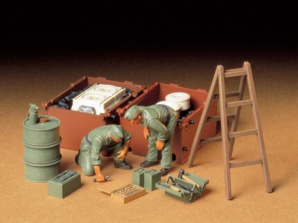Tamiya 1/35 German Tank Engine Maintenance (TA35180) - TA35180