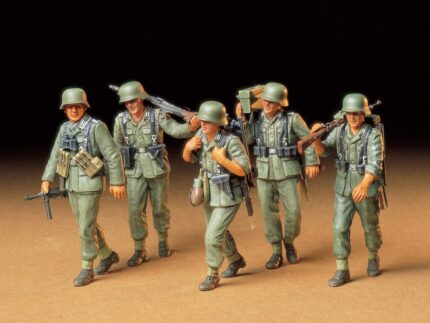 Tamiya 1/35 German Machine Gun Crew on Maneuver (TA35184) - TA35184
