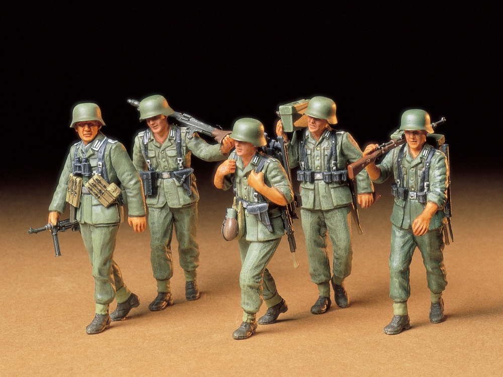 TA35184_1 Tamiya 1/35 German Machine Gun Crew on Maneuver (TA35184) - TA35184