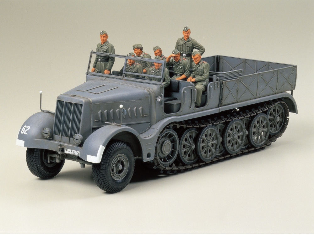 Tamiya 1/35 Schwerer Zugkraftwagen 18t FAMO (TA35239) - TA35239